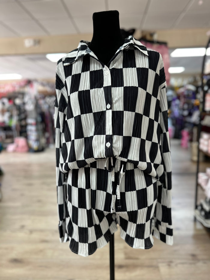 "Black & White Checkered Accordion Pleated" Long Sleeve Short 2-Piece Set