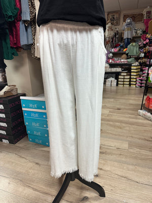 Casual Comfy Capris- White Linen Fringed