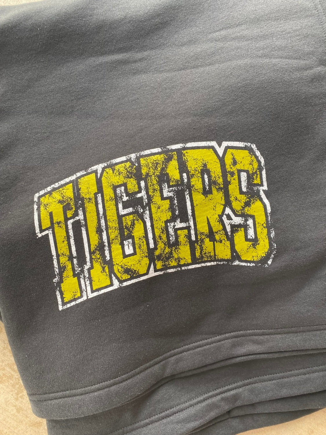  Tiger Claw Graphic T-Shirt : Clothing, Shoes & Jewelry