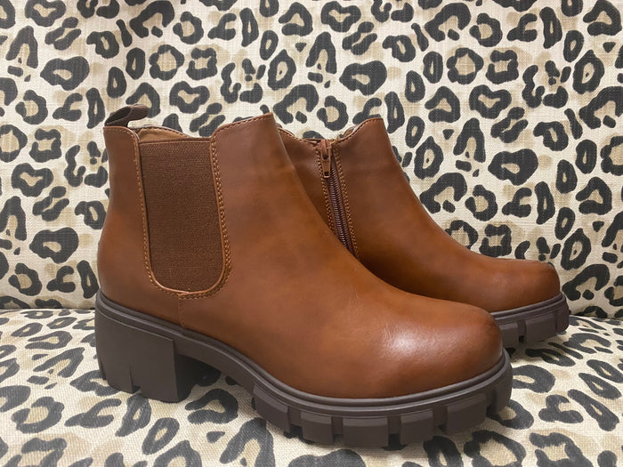 Camden Lug Boots- Brown Leather